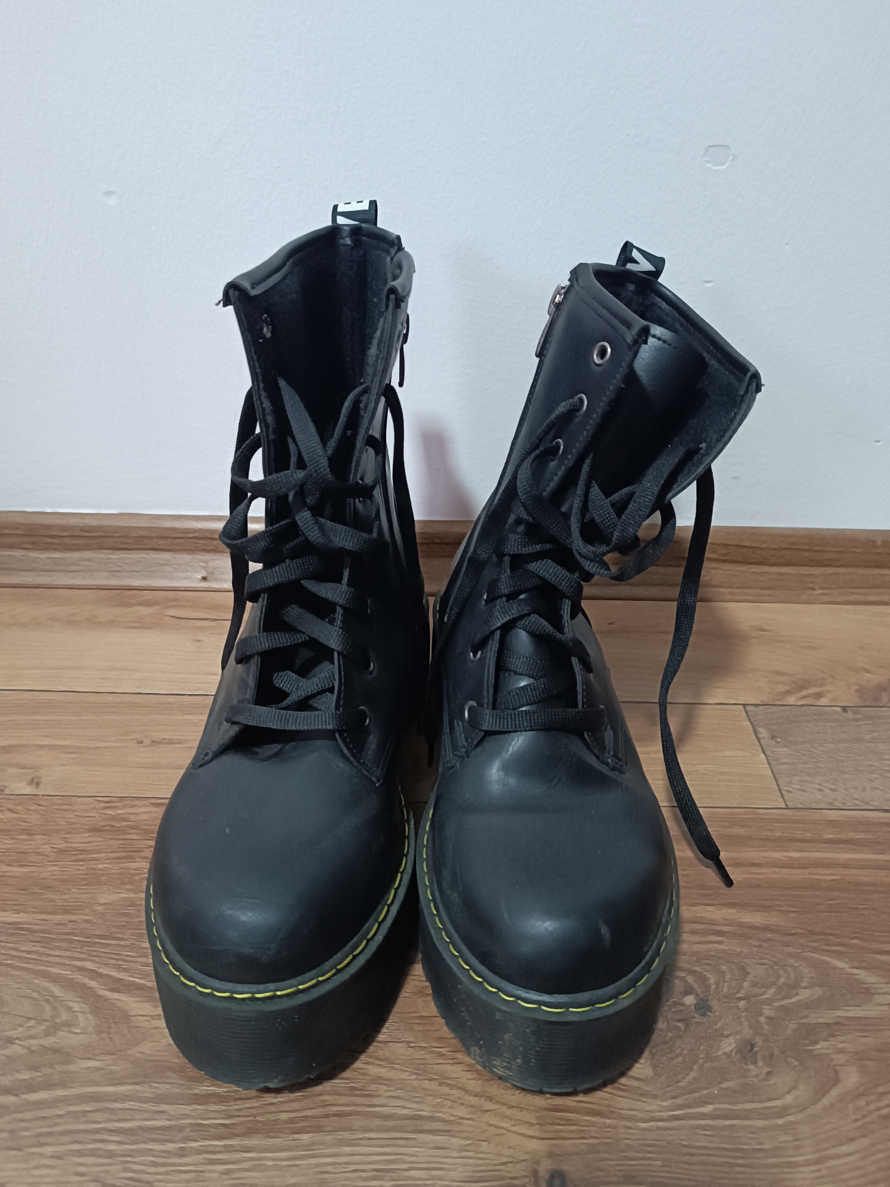 Combat boots