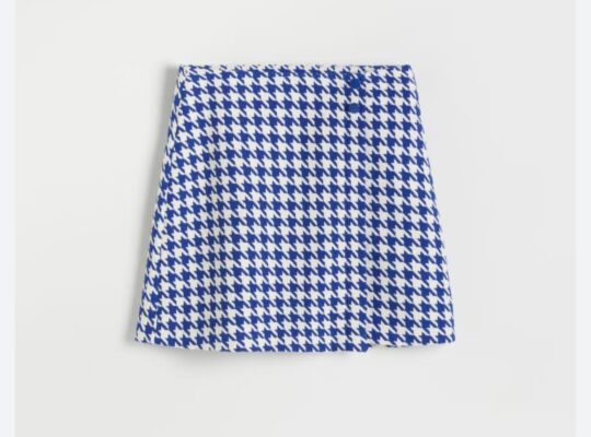 Reserved мини сукња со висок струк